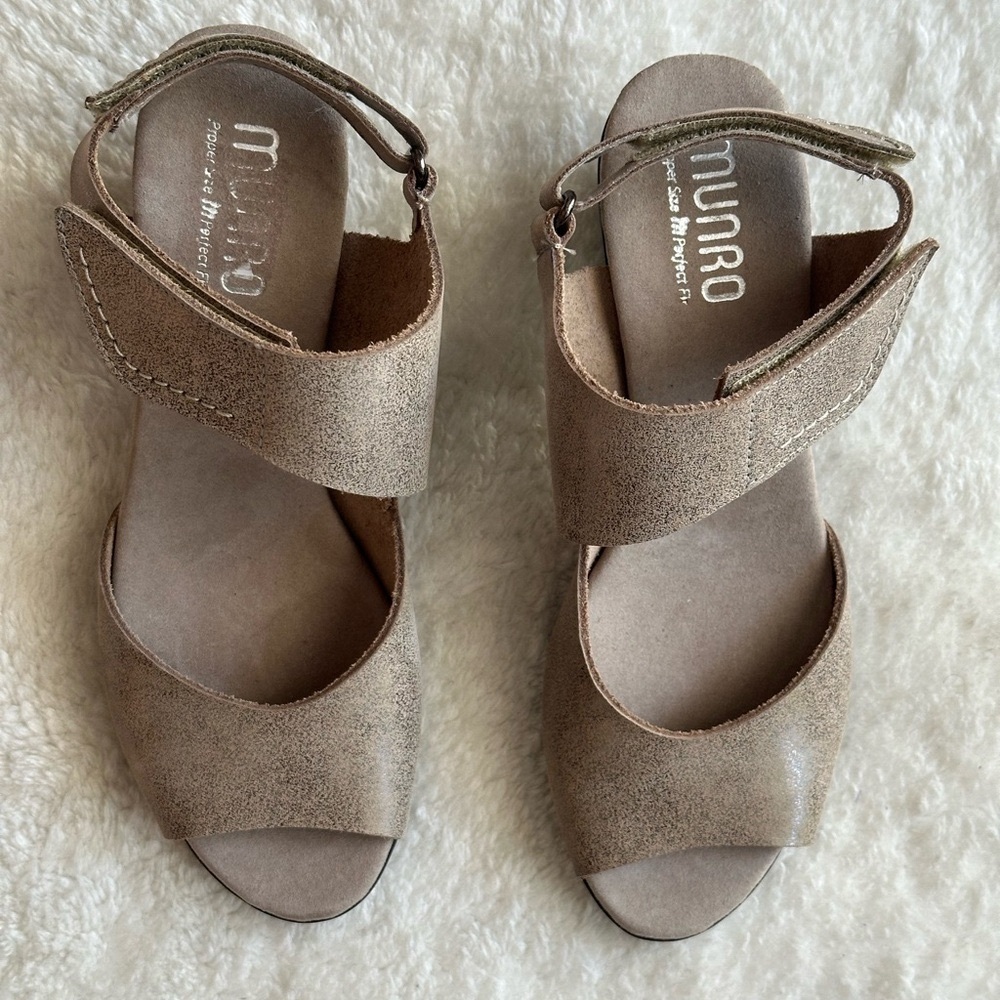 MUNRO Fabiana Silver Metallic Nubuck Sandals Size 7M